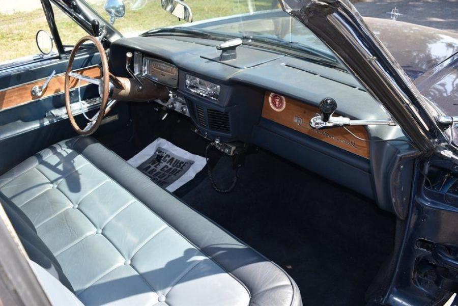 Интерьер Lincoln Continental Limousine (53A) 1963 года  (фото 14 из 27)